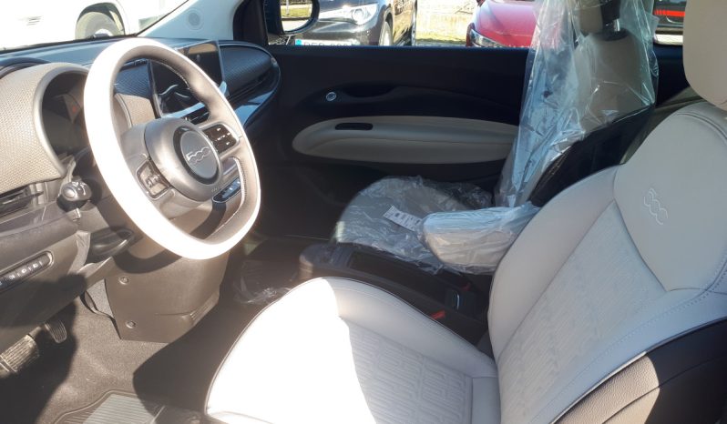 Fiat 500e 2022 megtelt