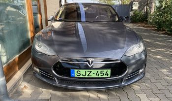 Tesla Model S 85 2014 megtelt