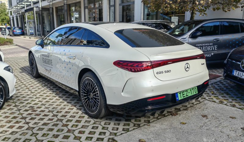 Mercedes-Benz EQS 2022 megtelt