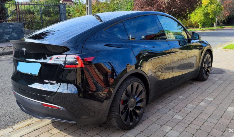 Tesla Model Y Performance 2022 megtelt