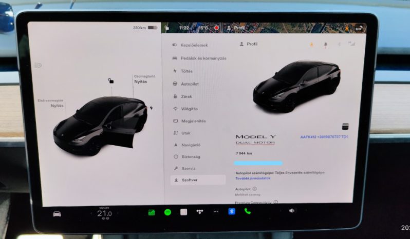 Tesla Model Y Performance 2022 megtelt