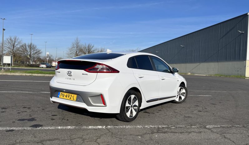 Hyundai IONIQ Electric 2017 megtelt