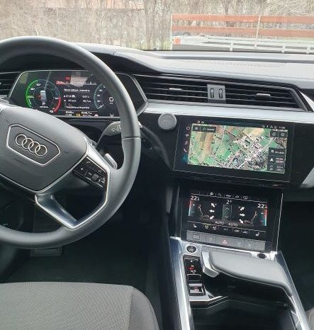 Audi e-Tron 55 quattro 2022 megtelt