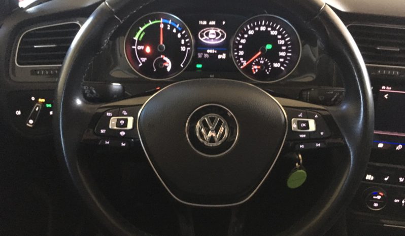 Volkswagen e-Golf 2018 megtelt