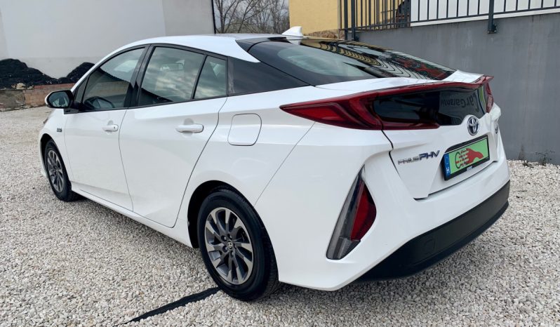 Toyota Prius PHEV 2019 megtelt