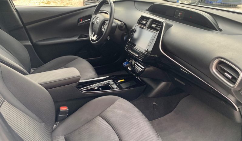 Toyota Prius PHEV 2019 megtelt