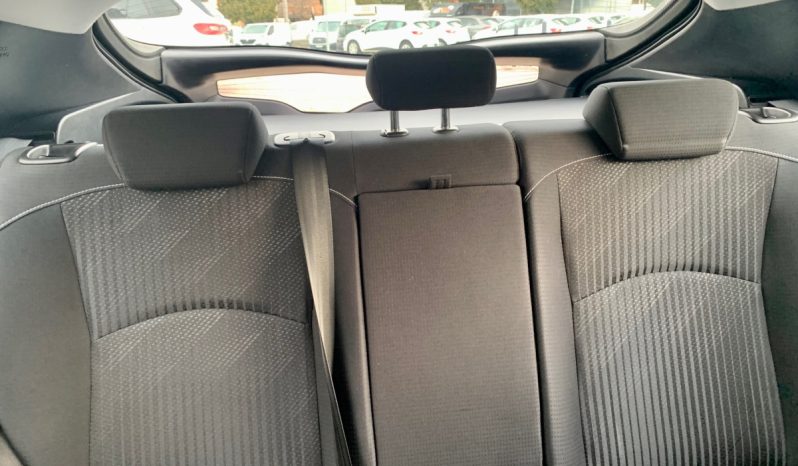 Toyota Prius PHEV 2019 megtelt
