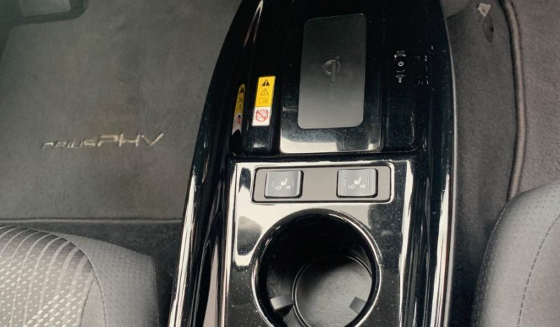 Toyota Prius PHEV 2019 megtelt