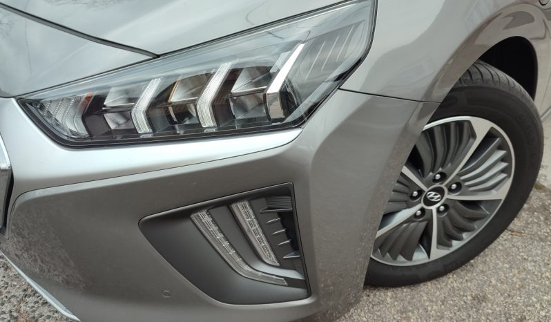 Hyundai Ioniq PHEV 2000 megtelt