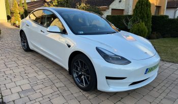 Tesla Model 3 Standard Range Plus 2021 megtelt