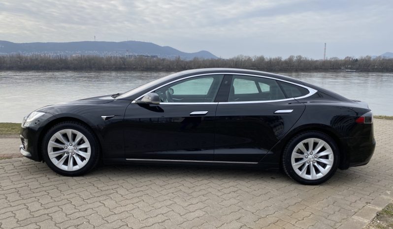 Tesla Model S 75 2018 megtelt