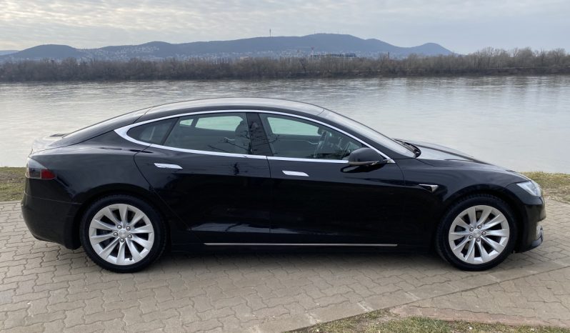Tesla Model S 75 2018 megtelt