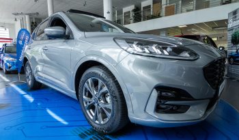 Ford Kuga PHEV 2023 megtelt