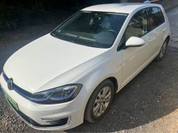 Volkswagen e-Golf megtelt