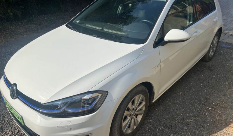 Volkswagen e-Golf megtelt