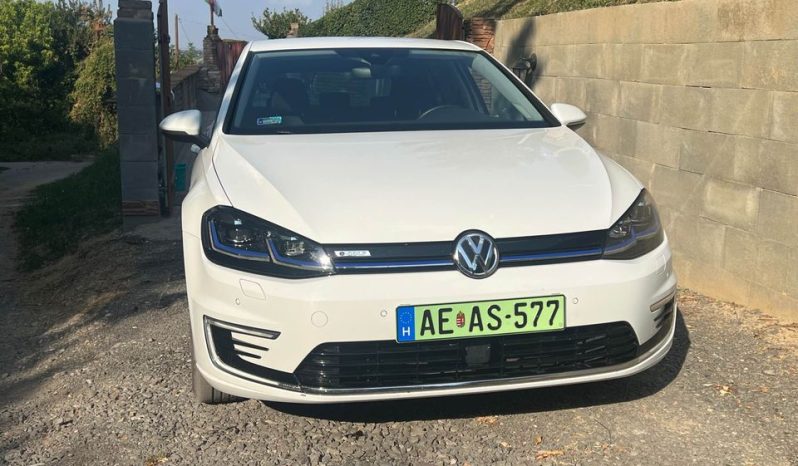 Volkswagen e-Golf megtelt