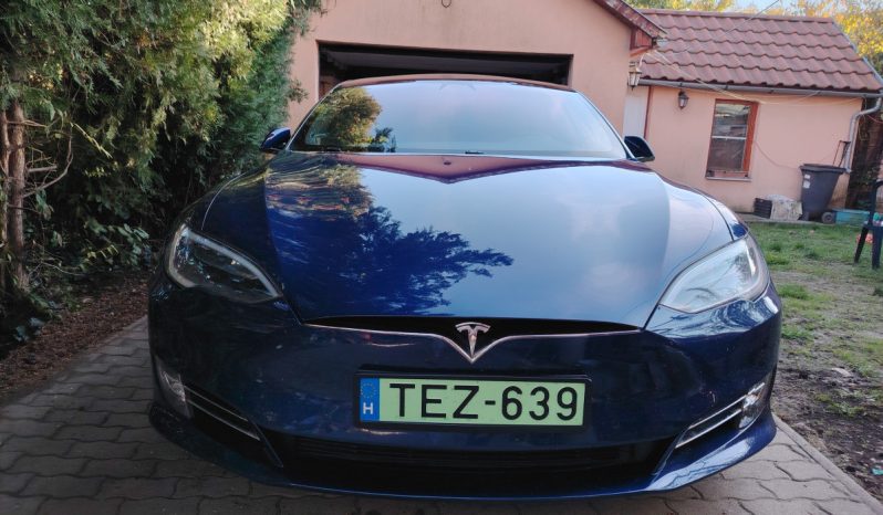 Tesla Model S 60 megtelt