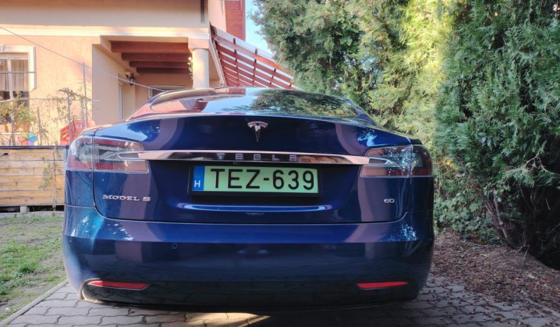 Tesla Model S 60 megtelt