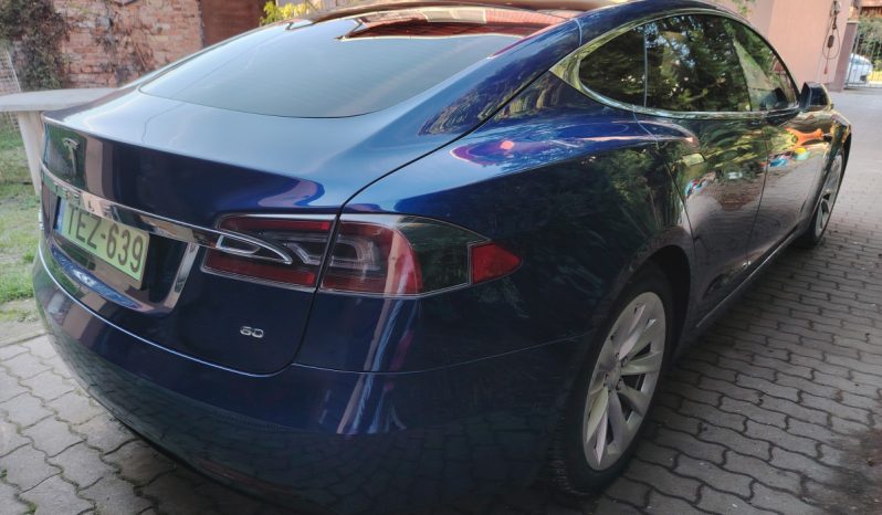 Tesla Model S 60 megtelt