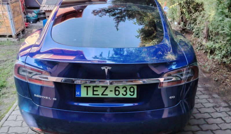 Tesla Model S 60 megtelt