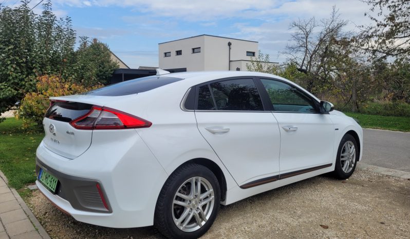 Hyundai IONIQ Electric megtelt