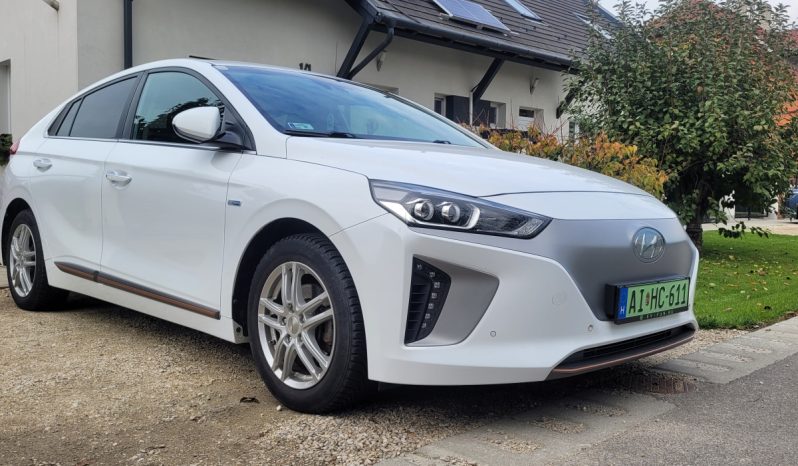 Hyundai IONIQ Electric megtelt