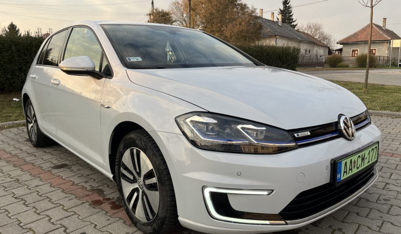 Volkswagen e-Golf megtelt