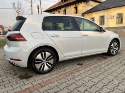 Volkswagen e-Golf megtelt