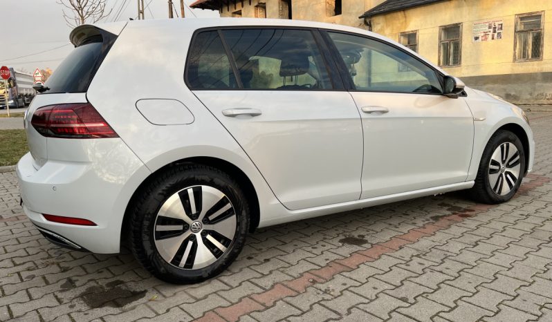 Volkswagen e-Golf megtelt