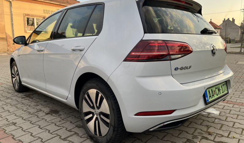 Volkswagen e-Golf megtelt