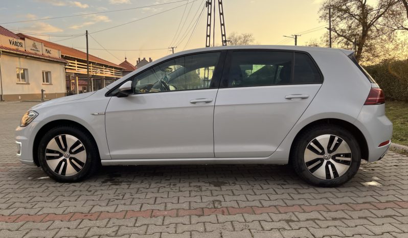 Volkswagen e-Golf megtelt