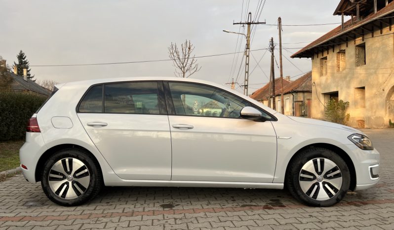 Volkswagen e-Golf megtelt