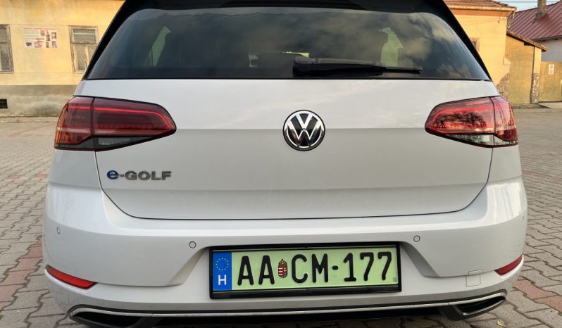 Volkswagen e-Golf megtelt