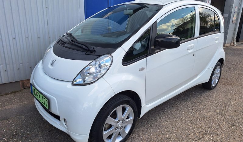 Peugeot iOn megtelt