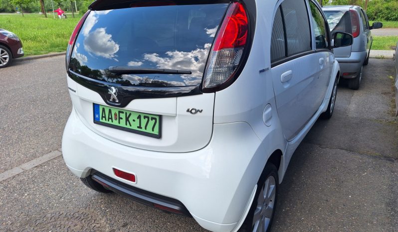Peugeot iOn megtelt