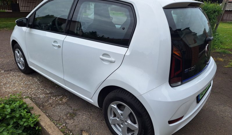 Volkswagen e-Up megtelt