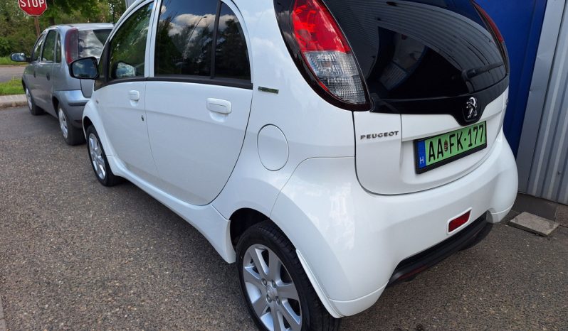 Peugeot iOn megtelt