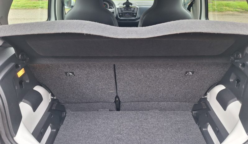 Volkswagen e-Up megtelt