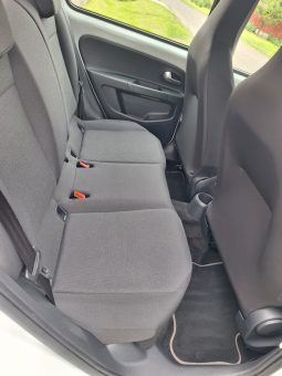Volkswagen e-Up megtelt