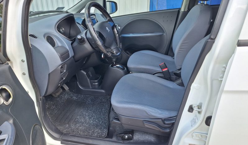 Peugeot iOn megtelt