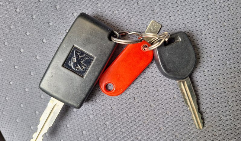 Peugeot iOn megtelt