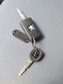 Peugeot iOn megtelt