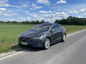 Tesla Model X 90D