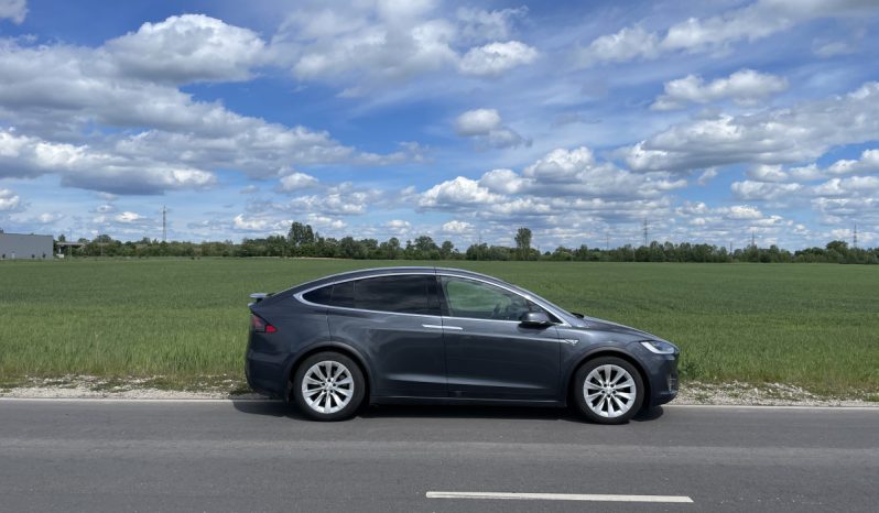 Tesla Model X 90D megtelt