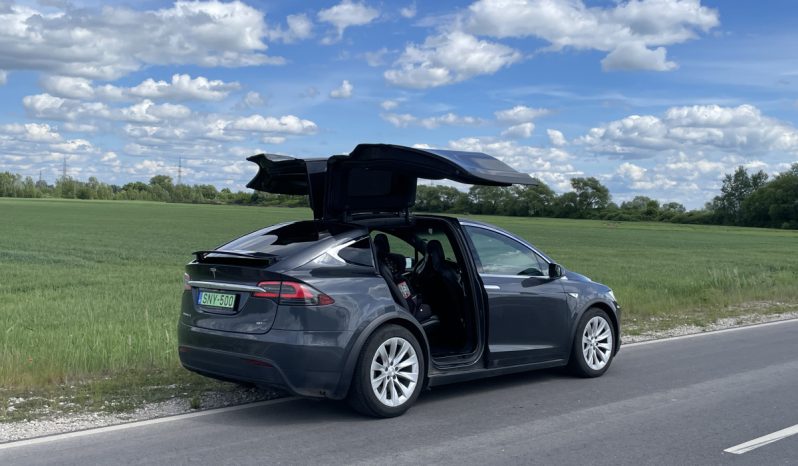 Tesla Model X 90D megtelt