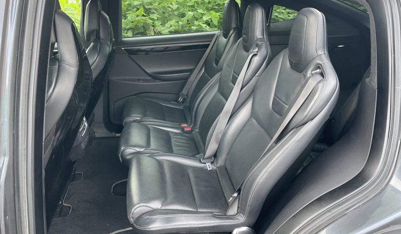 Tesla Model X 90D megtelt