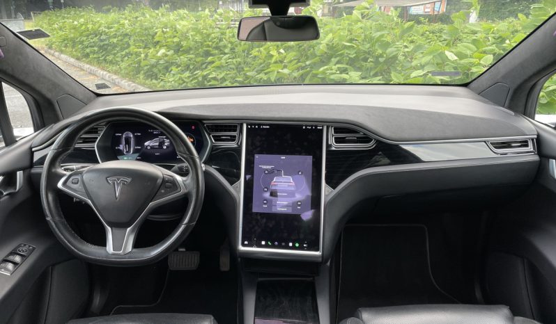 Tesla Model X 90D megtelt