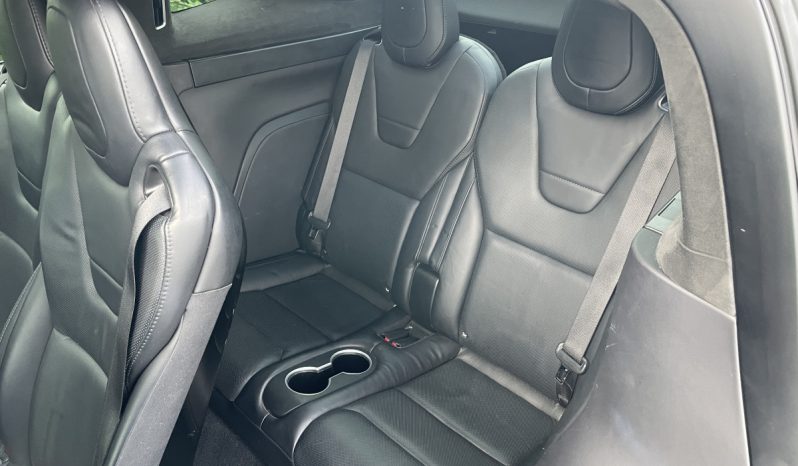 Tesla Model X 90D megtelt