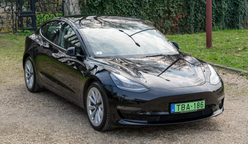 Tesla Model 3 Long Range AWD megtelt