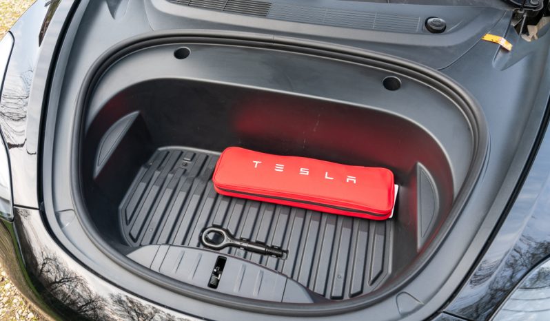 Tesla Model 3 Long Range AWD megtelt
